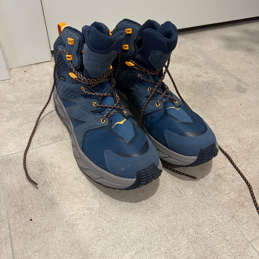 Hoka Men’s anacapa mid gtx size 12 lightly worn.